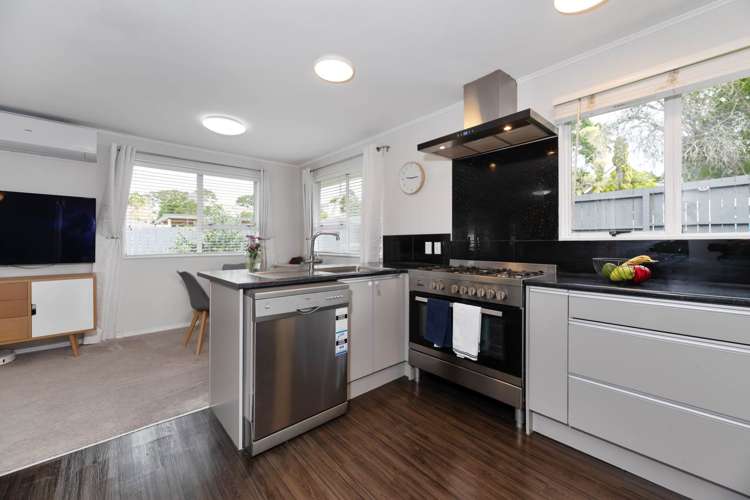 1/20 Lambrown Drive Totara Vale_13