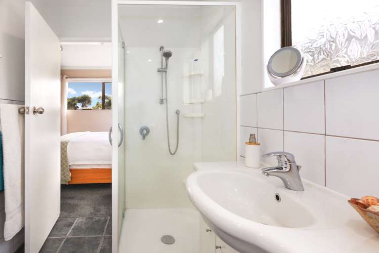 19 Longitude Place Whitby_10