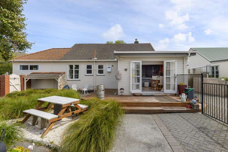 89 Waddington Drive Naenae_17