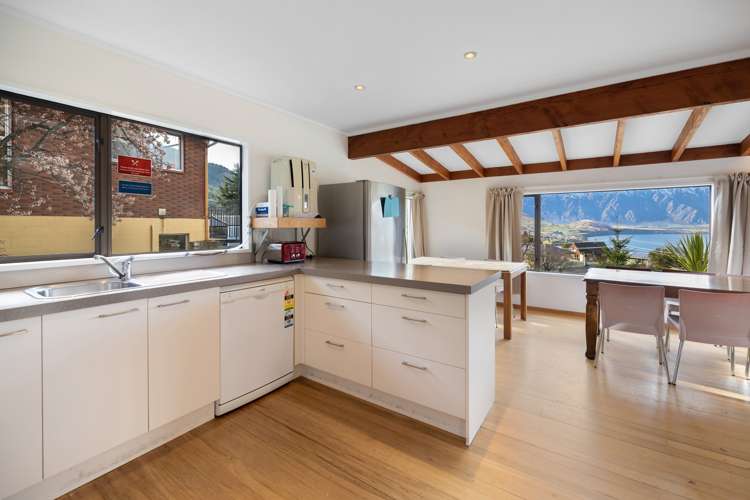 8 Avalon Crescent Fernhill/Sunshine Bay_9