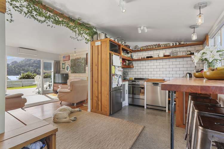 1200 Huia Road Huia_6