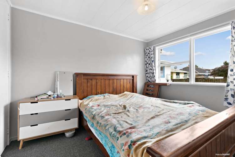 41 Cobham Crescent Kelston_13