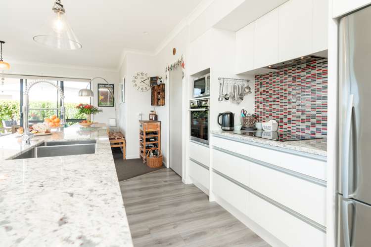 18 Takahe Drive Paraparaumu Beach_15