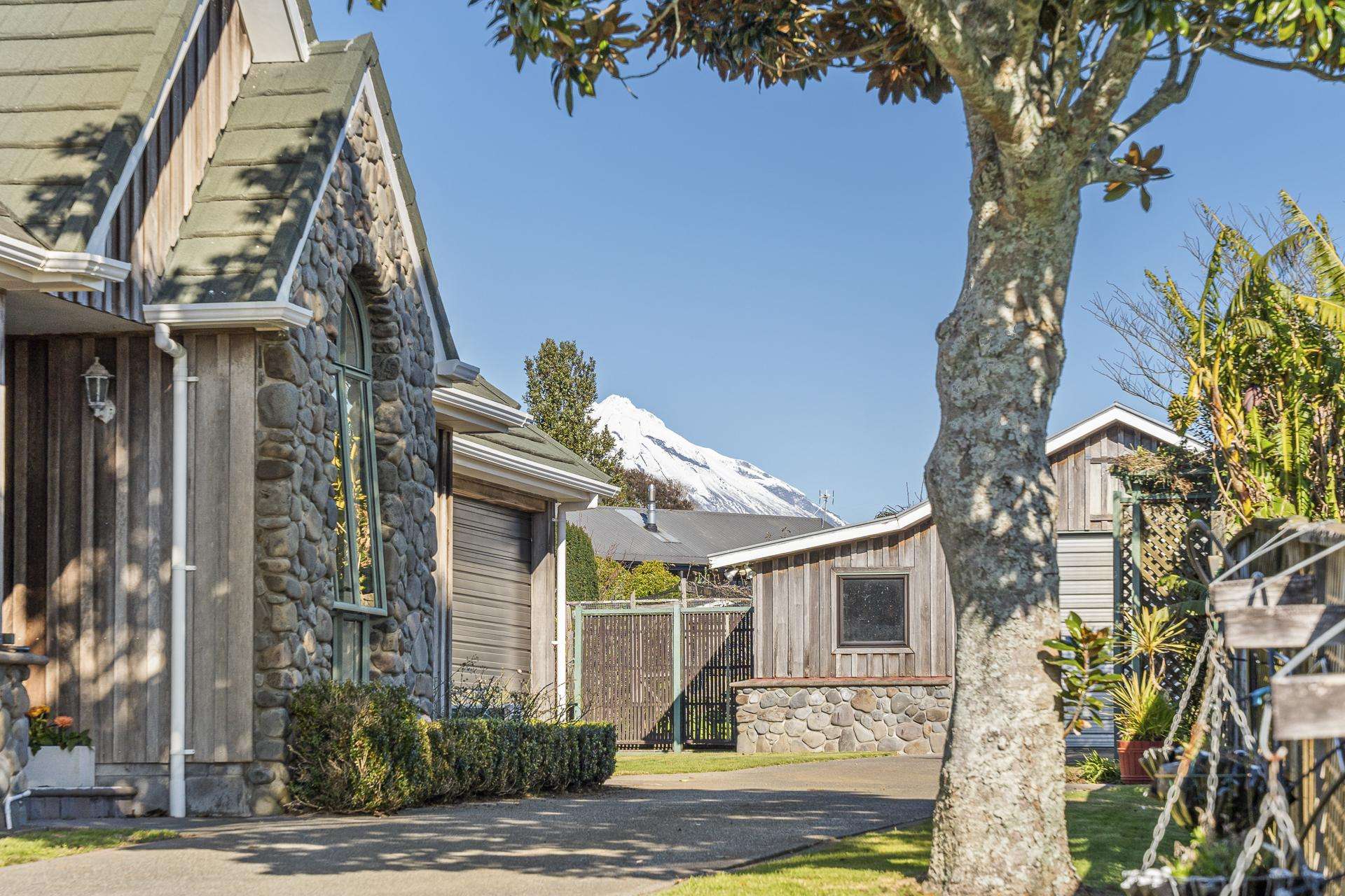 95a Barrett Road Whalers Gate_0