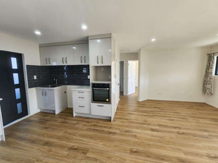51a Astley Avenue 1732_4