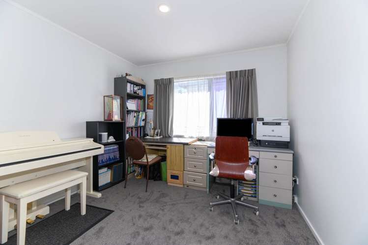 2/109 Target Road Totara Vale_17