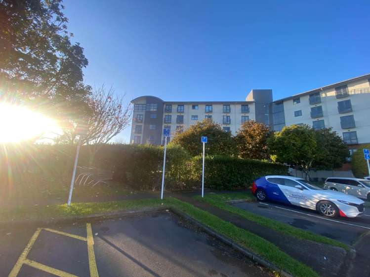5p/10 Crown Lynn Place_0