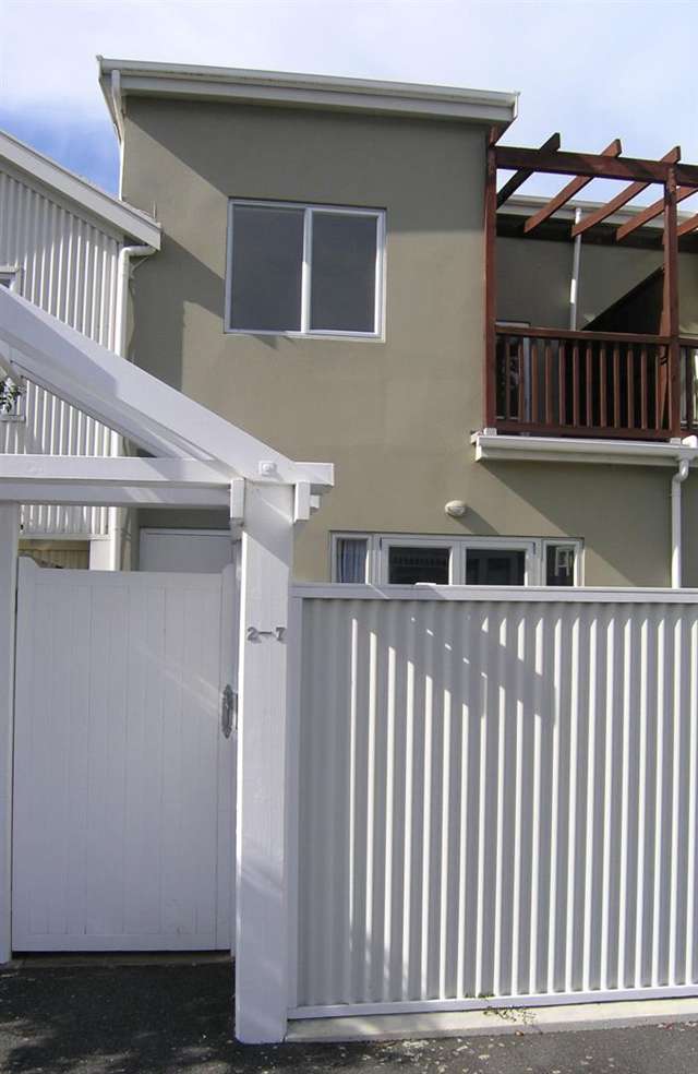 Modern Town House in Kilbirnie