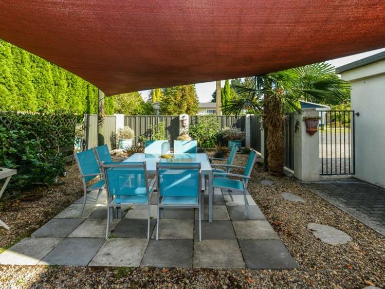 404 Hart Drive Frimley_6