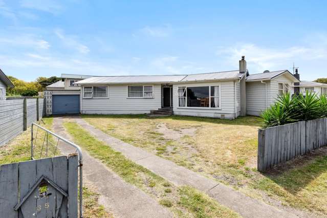 Spacious, Sunlit, and Full of Potential!