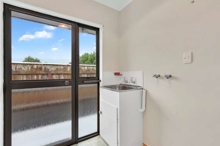 6 Helena Way The Wood_13