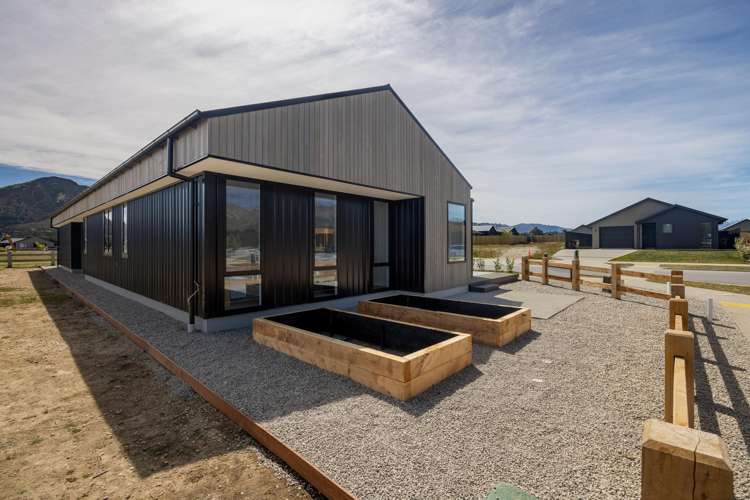 2 Pinn Street Lake Hawea_1