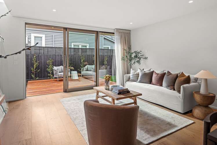 2/22 Clissold Street Merivale_10