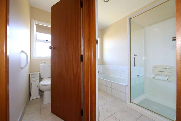 5/29 Middle Road Havelock North_13