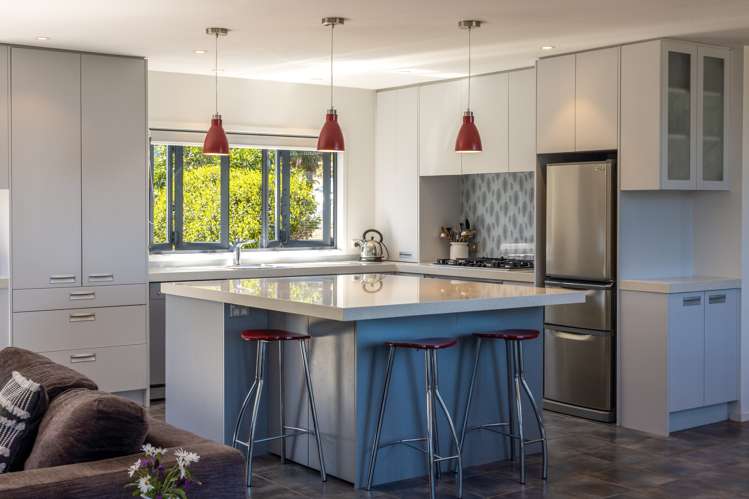 8 Esslin Road Surfdale_5