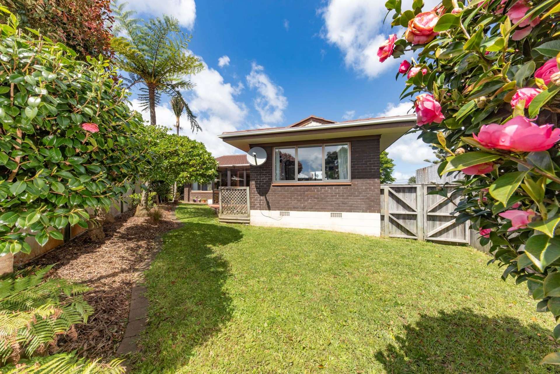 2/127 Golf Road Titirangi_0