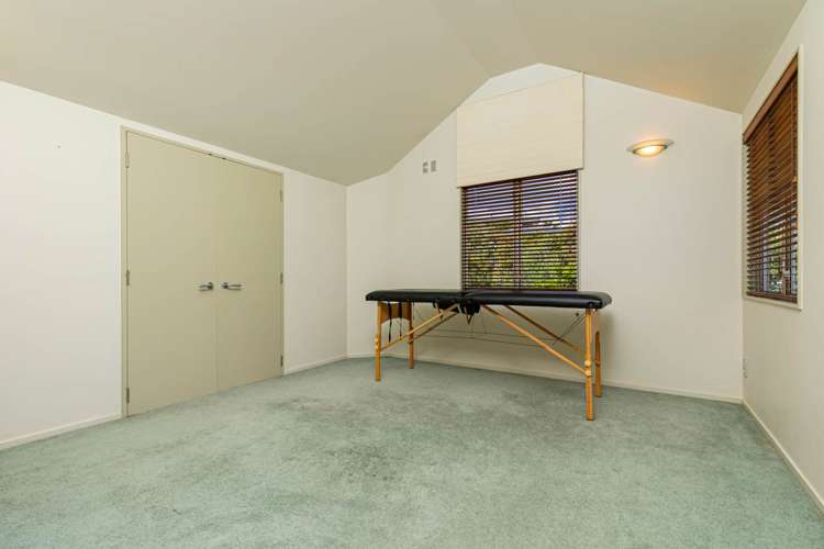 2/72 Beach Road Castor Bay_23