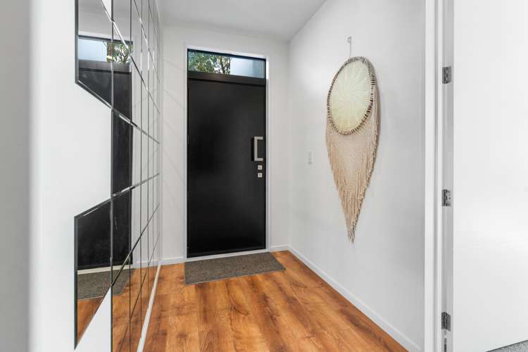 25 Main Road Redcliffs_3