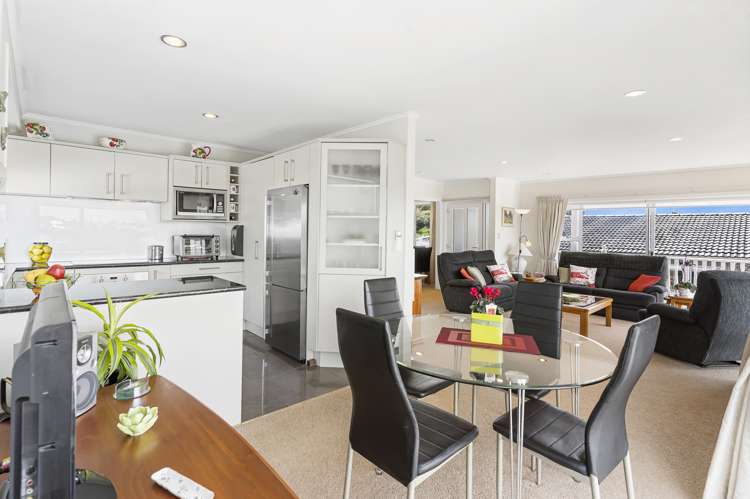 1/7 Colmar Road Mellons Bay_8