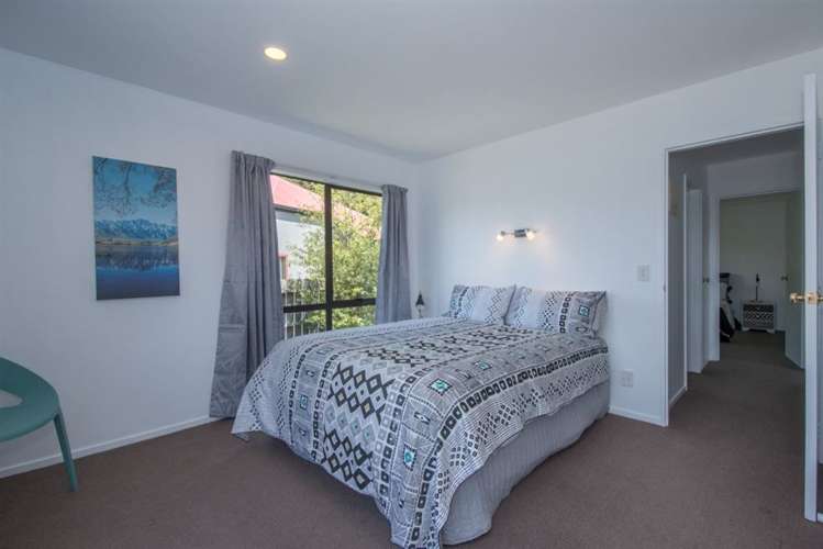 60a Wynyard Crescent Fernhill/Sunshine Bay_11