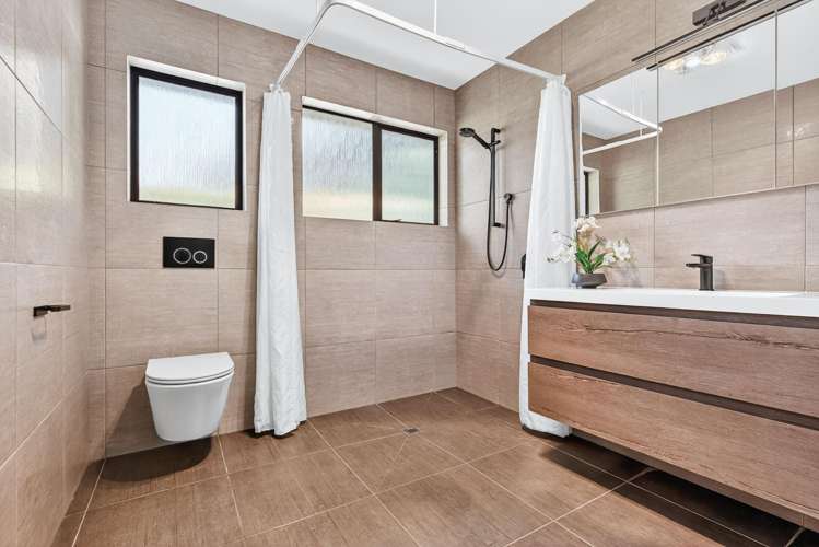 11 Kiwi Street Bird Area_10