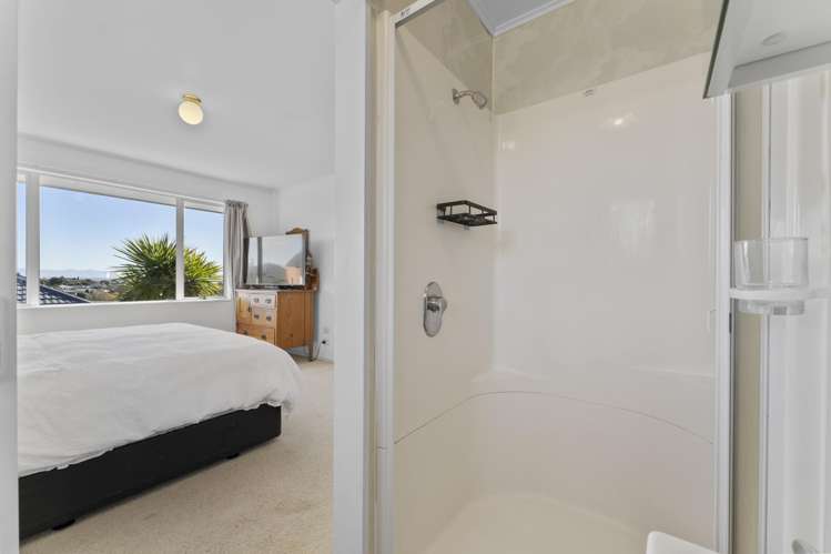 27 Idesia Grove Richmond_21