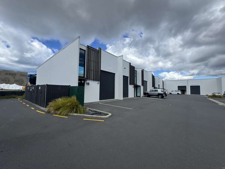 15/3 Oracle Drive Albany_7