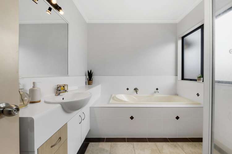 121 Cyril French Drive Flat Bush_14