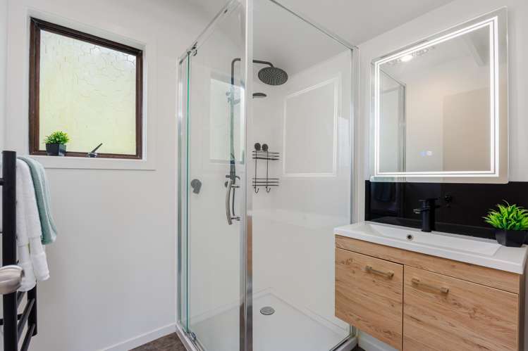 2/70 Ayton Drive Totara Vale_16