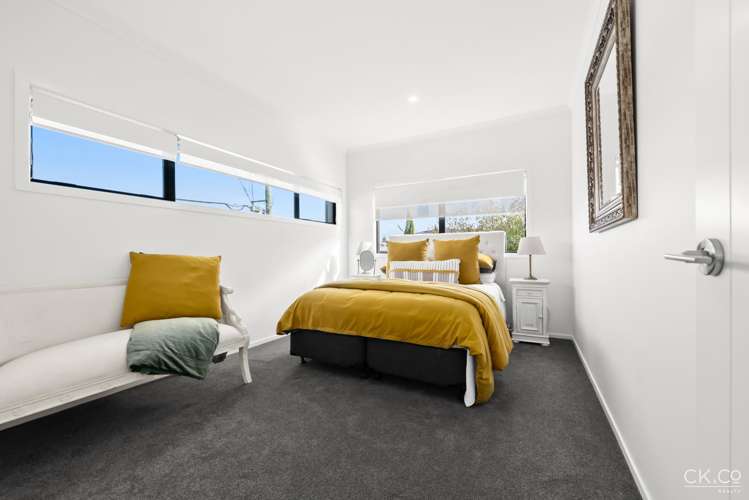 1/51 Kings Crescent Lower Hutt Central_11