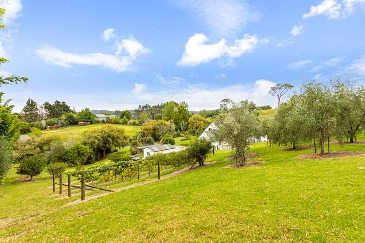 47 Lloyd Road Riverhead_24