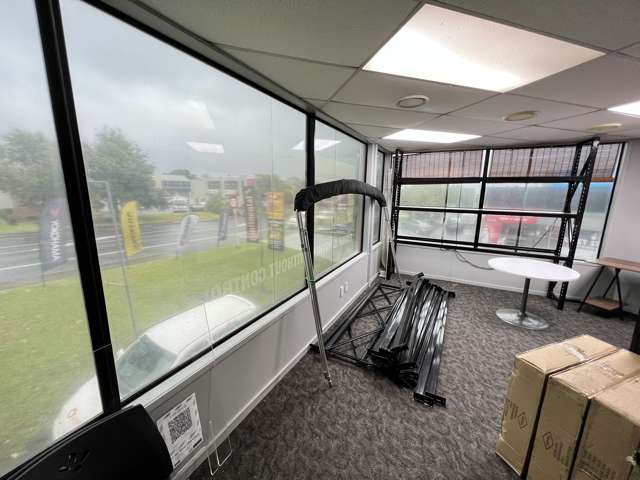 2/3 William Pickering Drive Albany_2