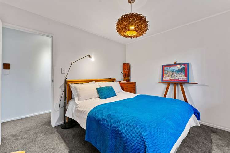 2/962 Beach Road Torbay_12