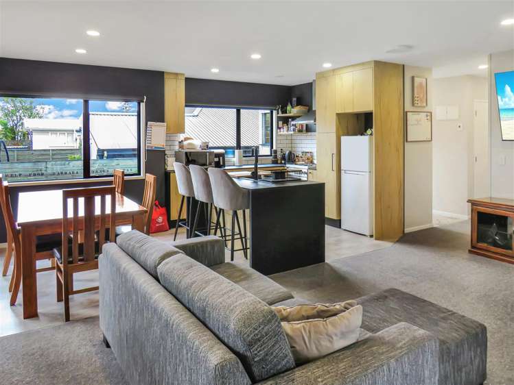 9A Holden Avenue Holdens Bay_4