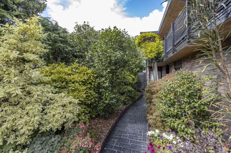 80 Regency Crescent Redwood_40