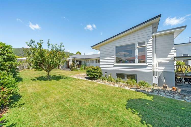 67 Whites Line East Waiwhetu_12