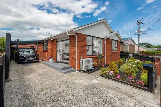 Stunning Renovated Freestanding Townhouse