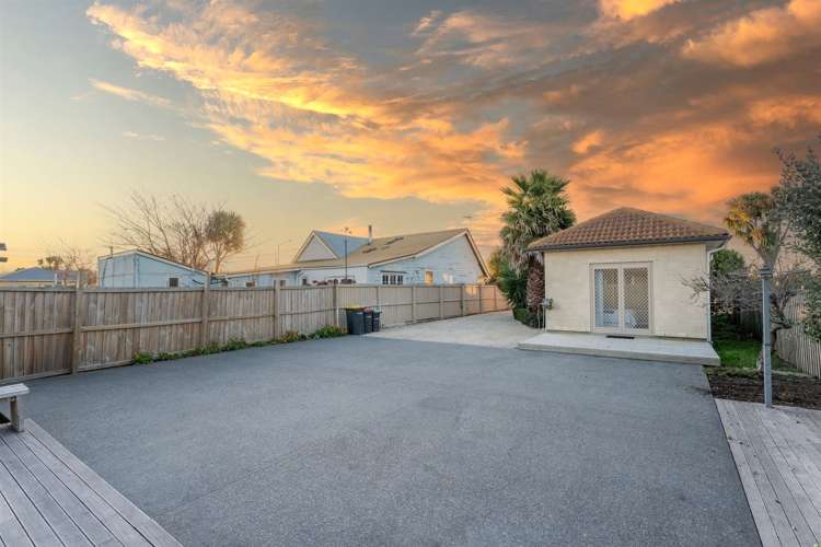 666 Avonside Drive Avonside_13