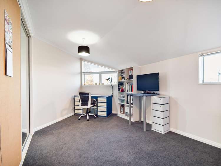 15 Sutton Place Dallington_15