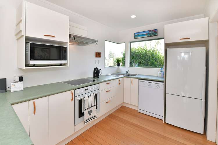 2/10 Ross Crescent Orewa_9