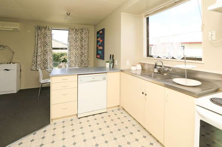 67b Kahikatea Drive Melville_11