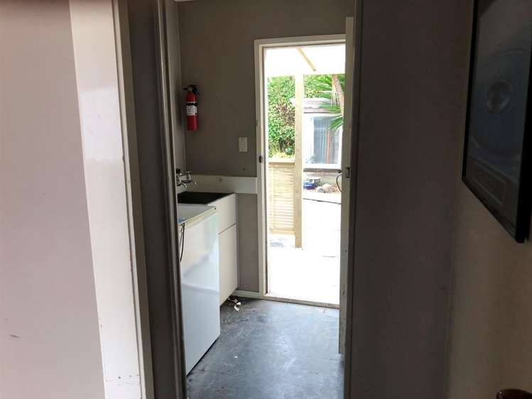 2/8 Keeling Road Henderson_12