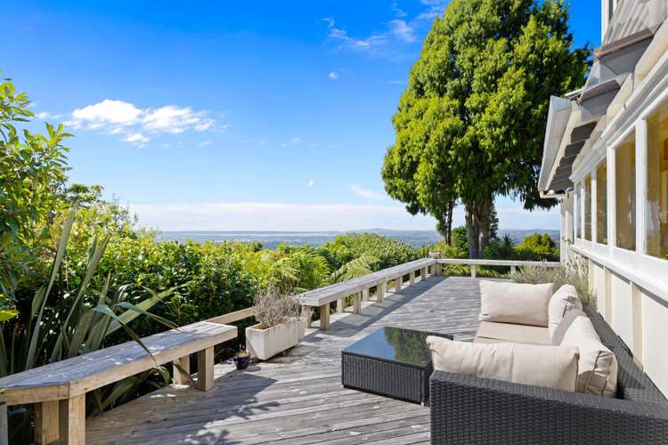 858 West Coast Road Waiatarua_23