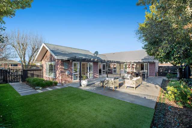 Be Quick Renovated Family Home Near Waimairi Beach