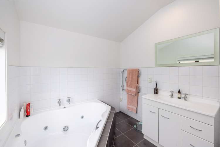 2b Vivian Street Burwood_12