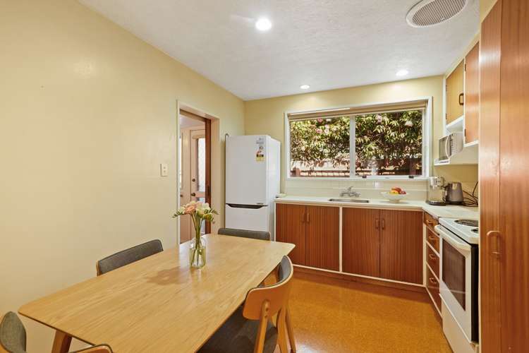 15b Salford Avenue Redwood_10