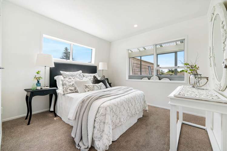 1/33 Hedge Row Sunnyhills_16