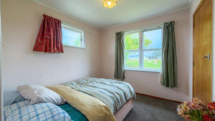 108 Canal West Road Waitakaruru_14