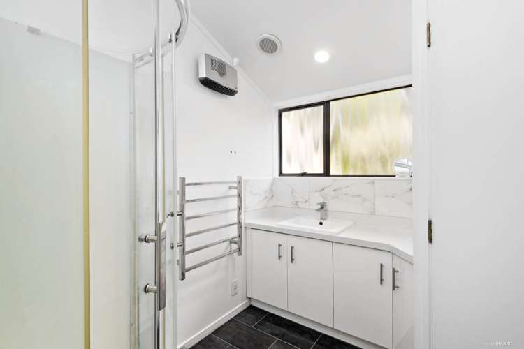 2/685 East Coast Road Browns Bay_15