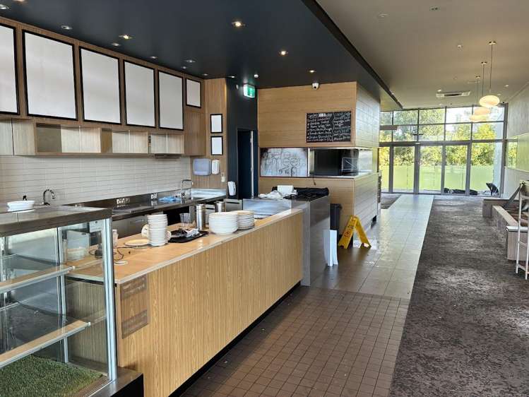 Retail 1/288 Lincoln Road Henderson Valley_1